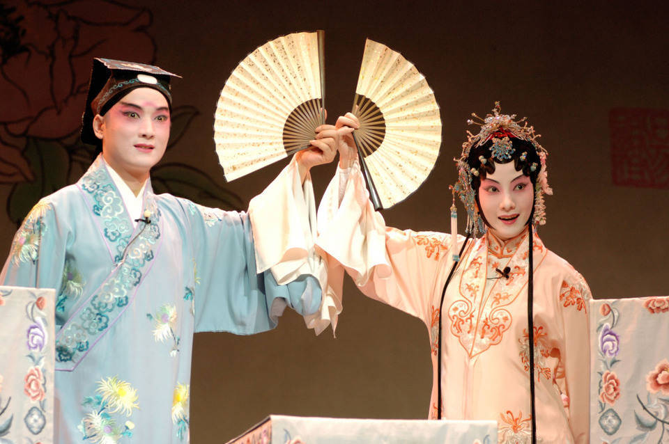 传统舞蹈小苹果儿童版音乐:重庆大剧院超40场演出迎春来-第3张图片-太平洋在线下载