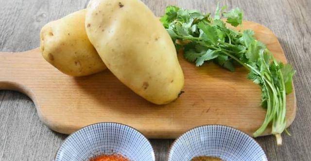 茄子块传苹果版
:土豆块的新吃法，加这4种东西，赢特色街头小吃！