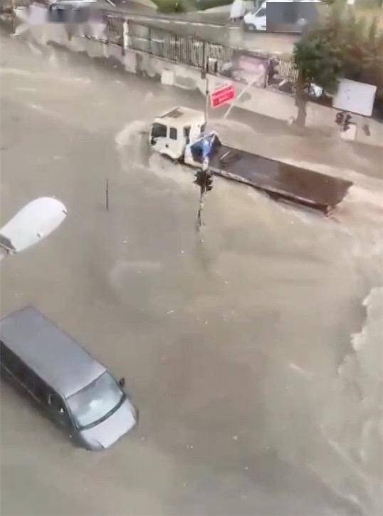 受强降雨影响 土耳其著名景点大巴扎被水淹-第1张图片-太平洋在线下载